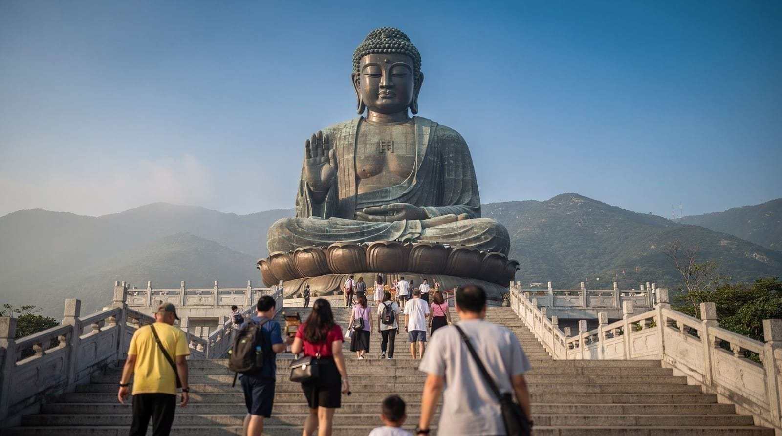 Ngong Ping e o Big Buddha — teleférico, mosteiro e planalto de montanha, Hong Kong and surroundings