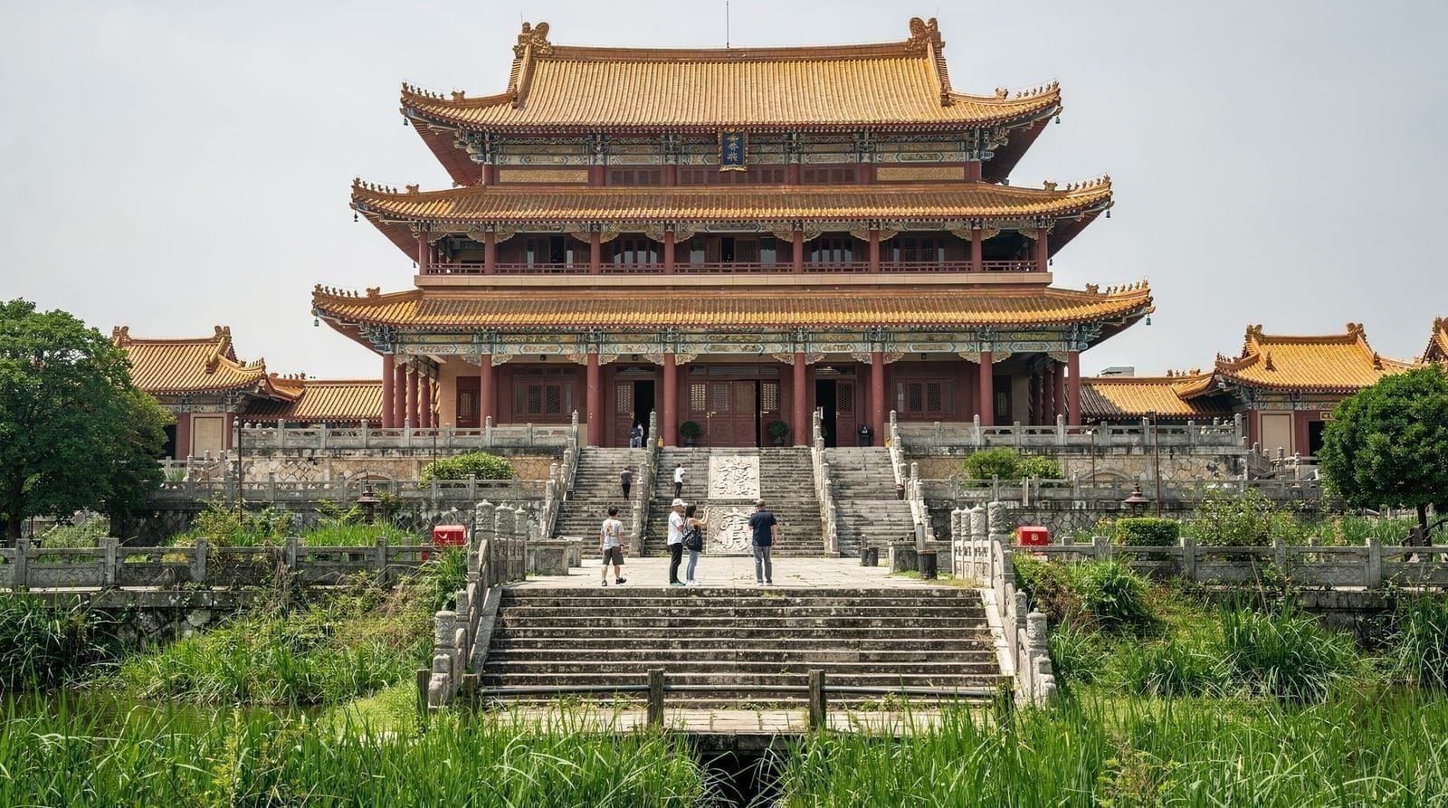 Tuen Mun — Templo Ching Chung Koon, Gold Coast e ferry para Macau, Hong Kong and surroundings