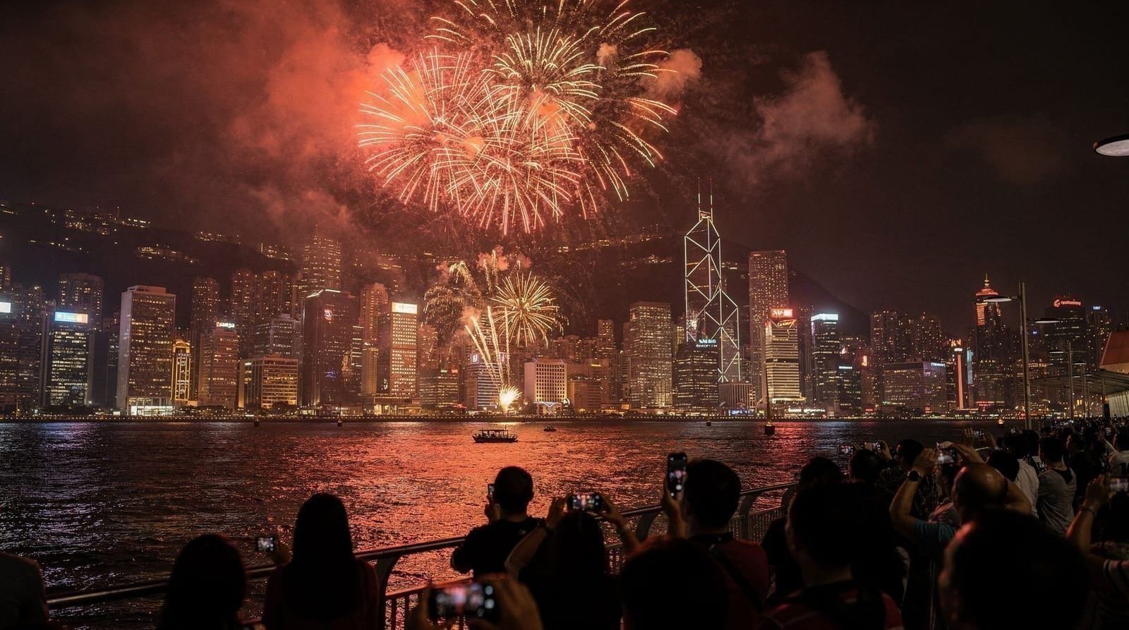 Ano Novo Chinês em Hong Kong — o que esperar como visitante — Ano Novo Chinês em Hong Kong: desfile, fogos, mercados de flores, visitas aos te