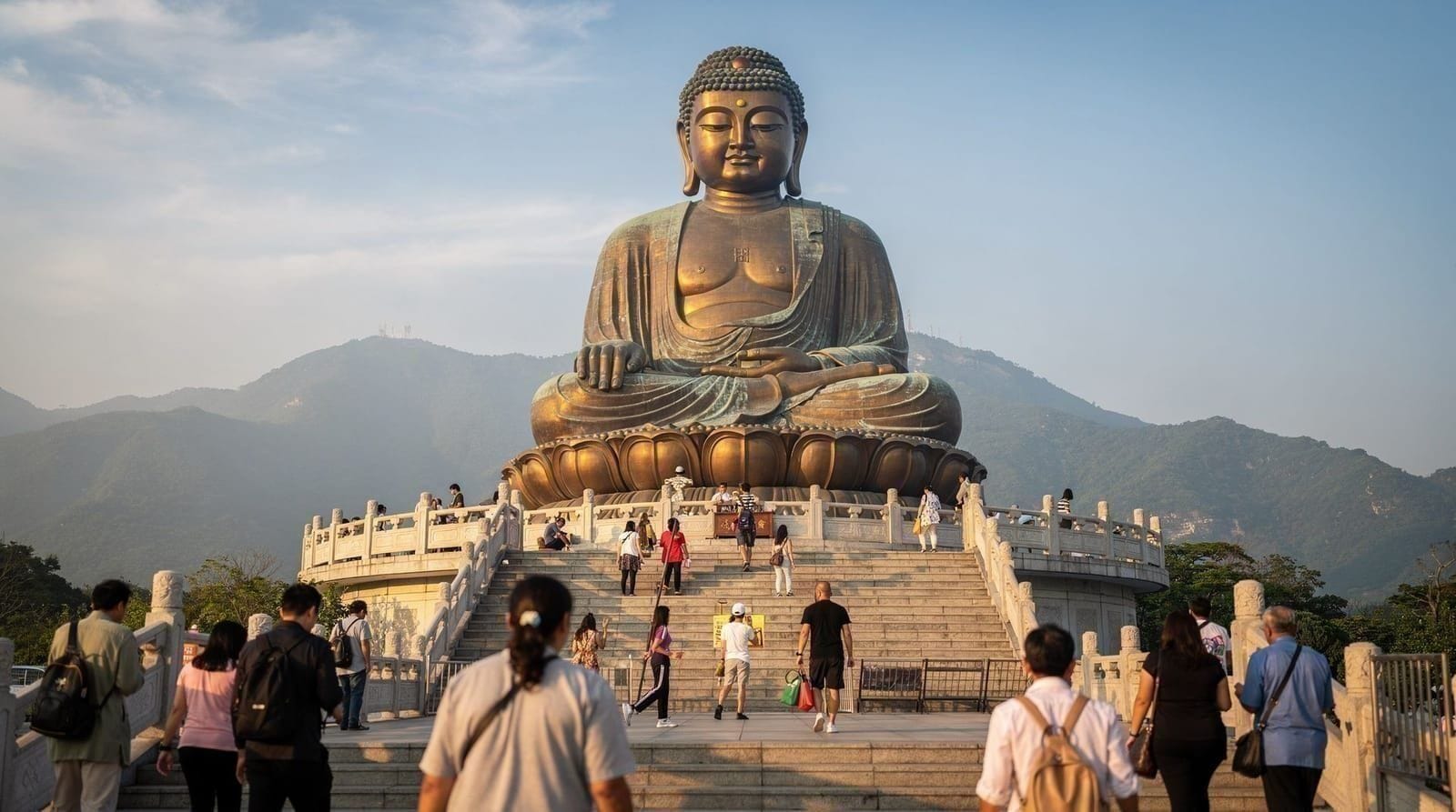Ngong Ping 360 com crianças — teleférico, Grande Buda e Tai O — Guia familiar para o teleférico Ngong Ping 360 com crianças. O que esperar na vi