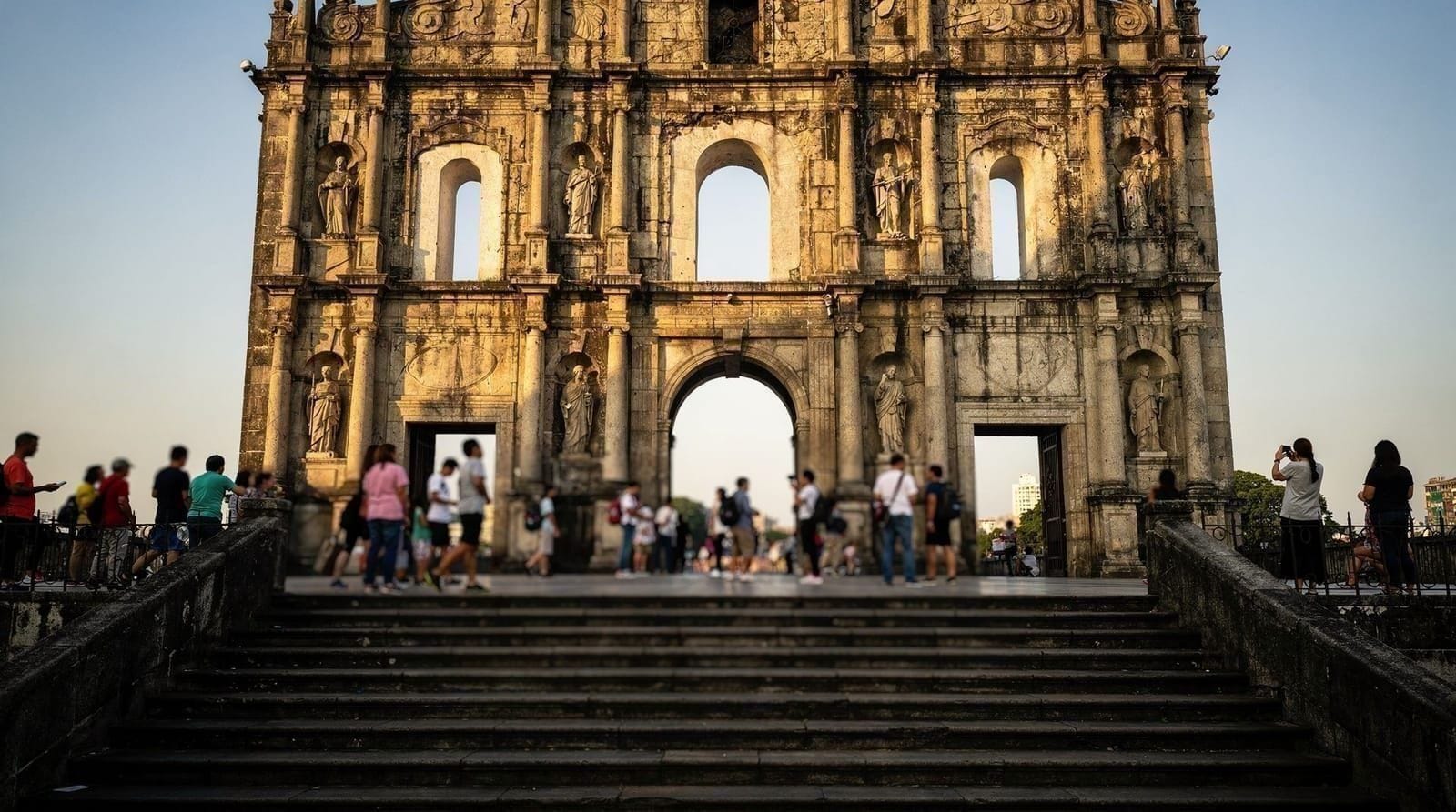Macau: 1.5 hour Ruins of St. Paul's and historic center tour