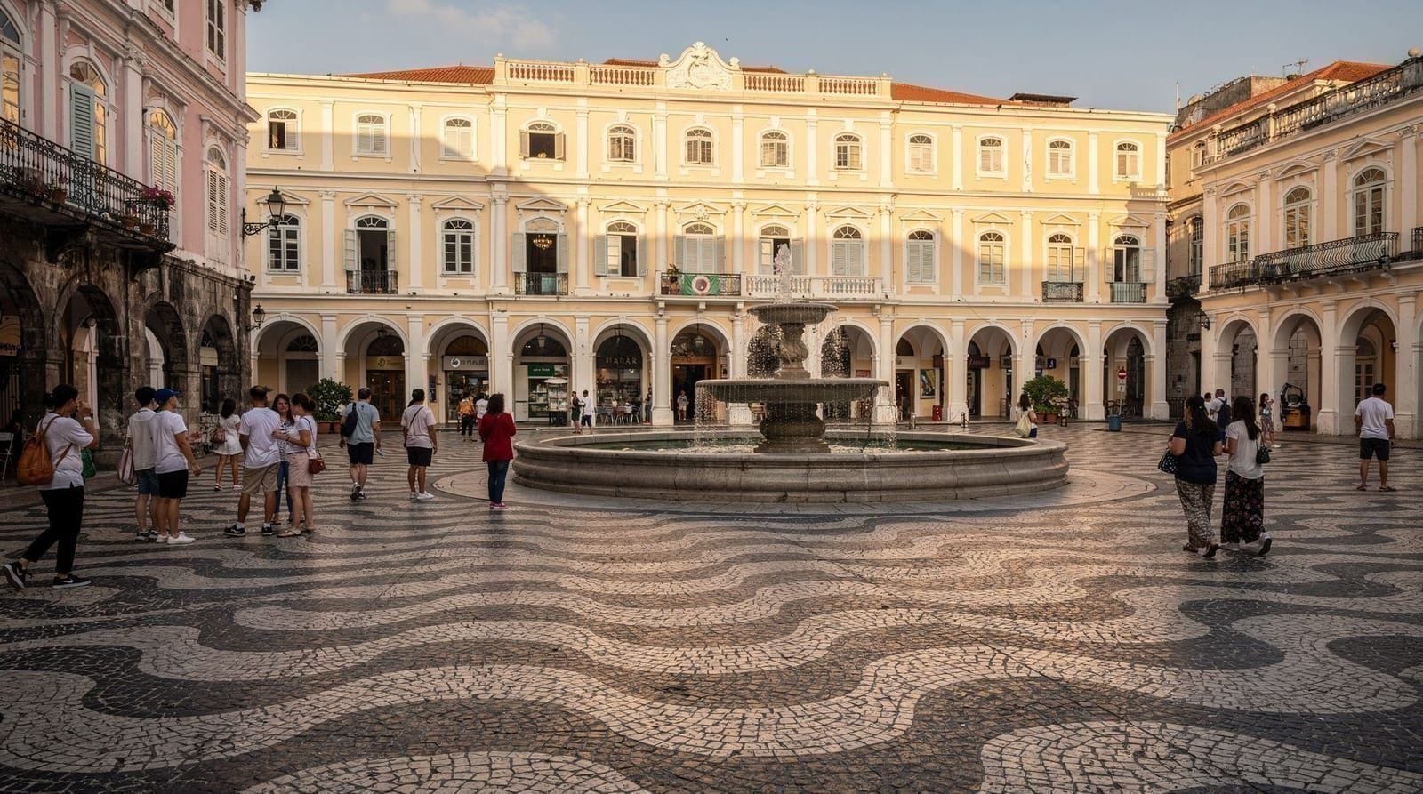 Macau: Historic city walk day tour with lunch and port pickup