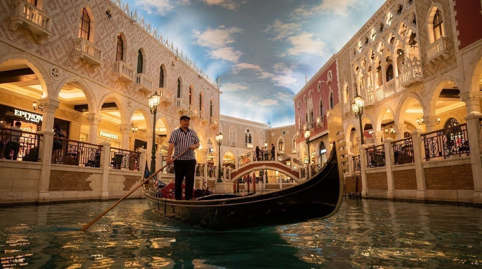 Macau: Venetian-style gondola ride
