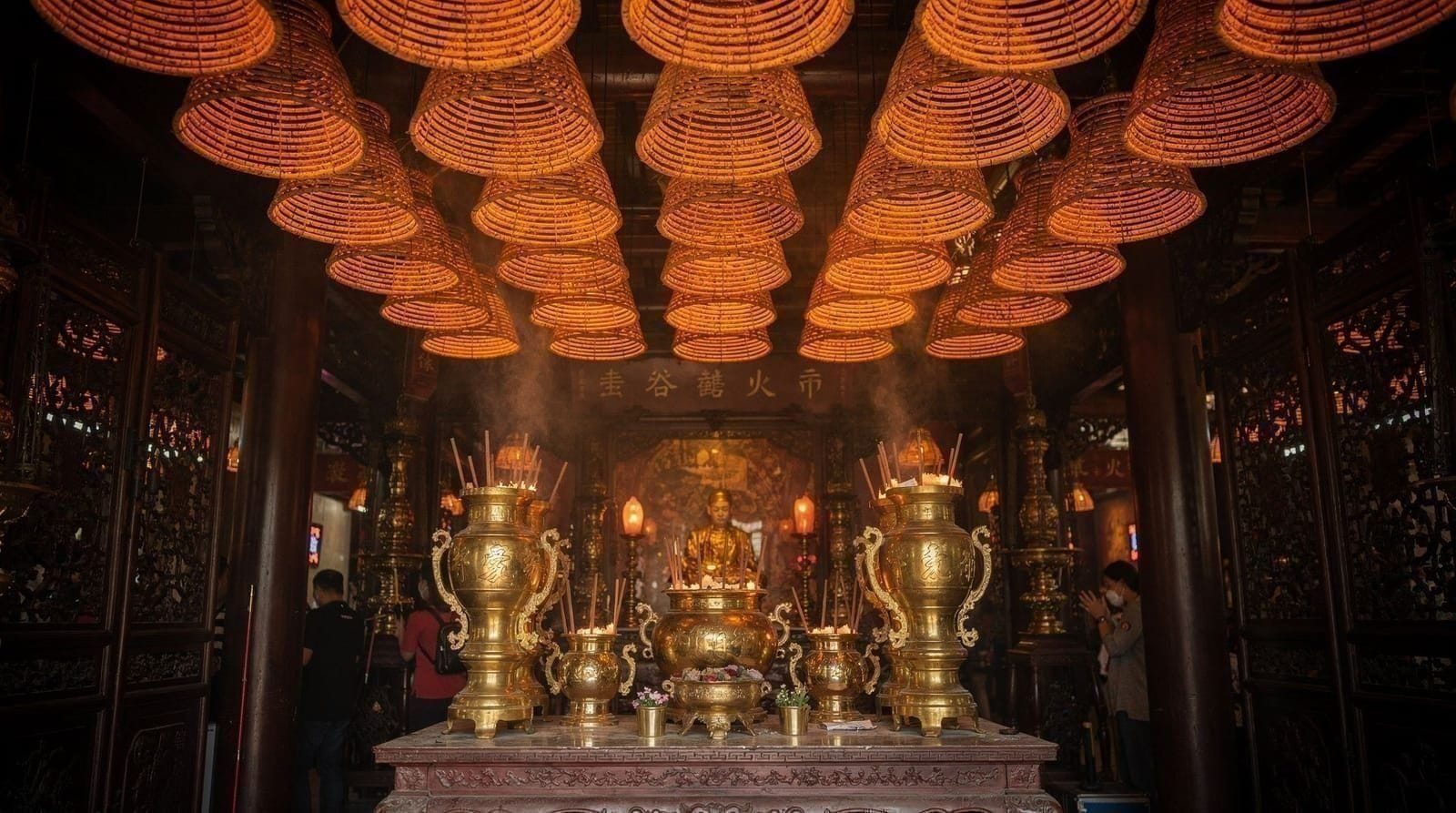 Man Mo Temple: Hong Kong Island and Kowloon in 6 hours local food and history