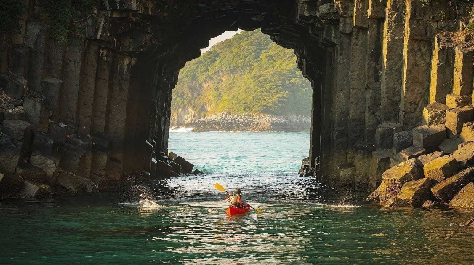 Hong Kong: Geopark kayaking adventure