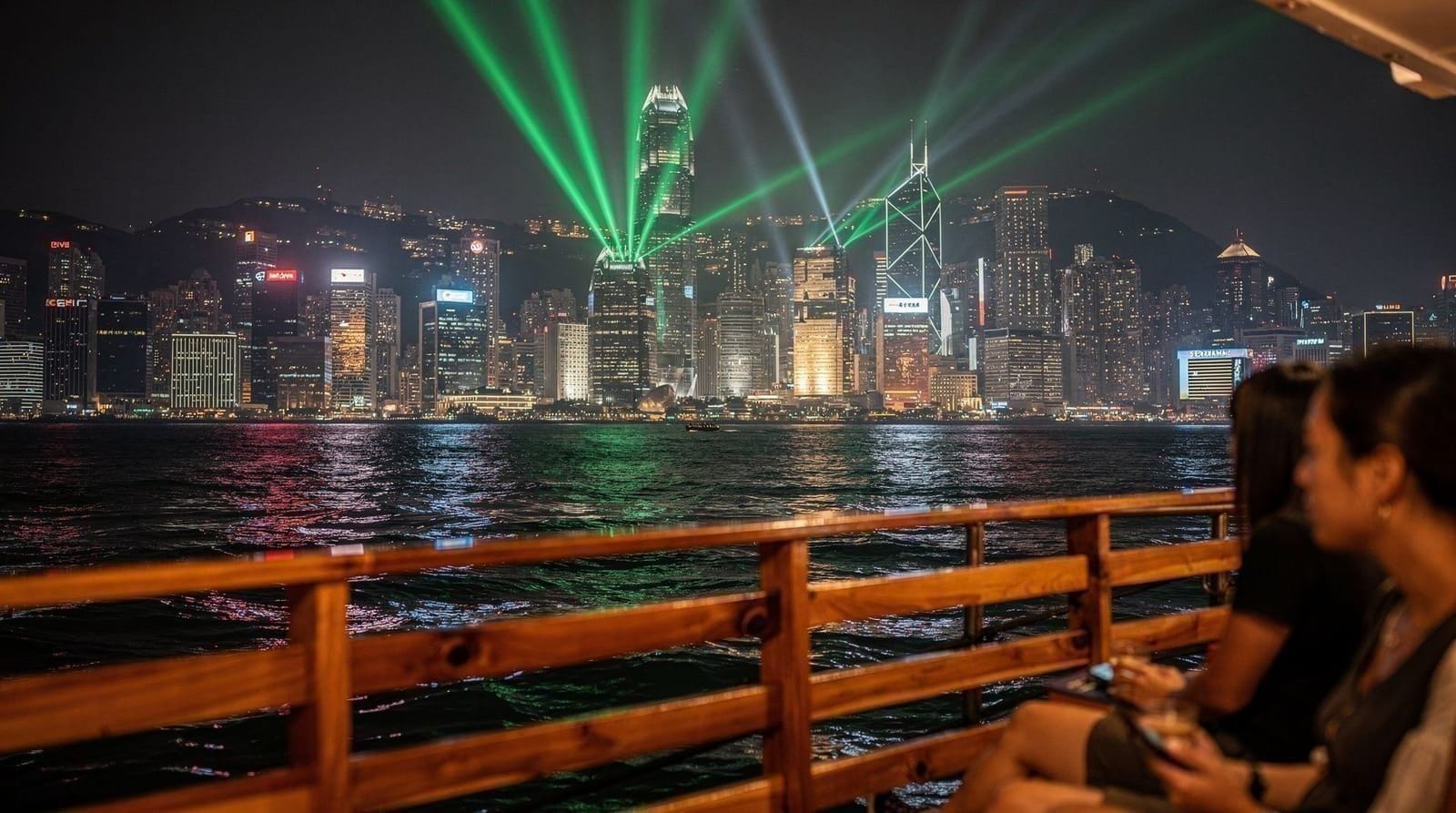Hong Kong: Victoria Harbor tour Symphony of Lights with free drinks