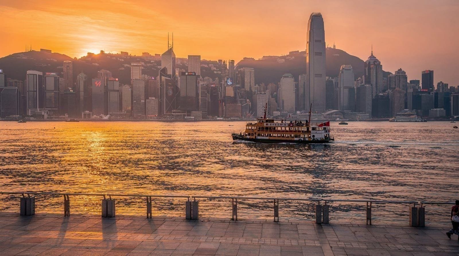 Hong Kong: Star Ferry Victoria Harbour cruise sunset tour